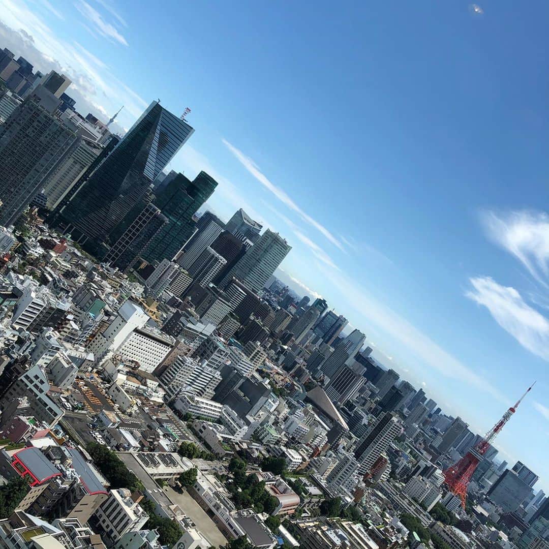 のインスタグラム：「Here comes the sun #tokyo」