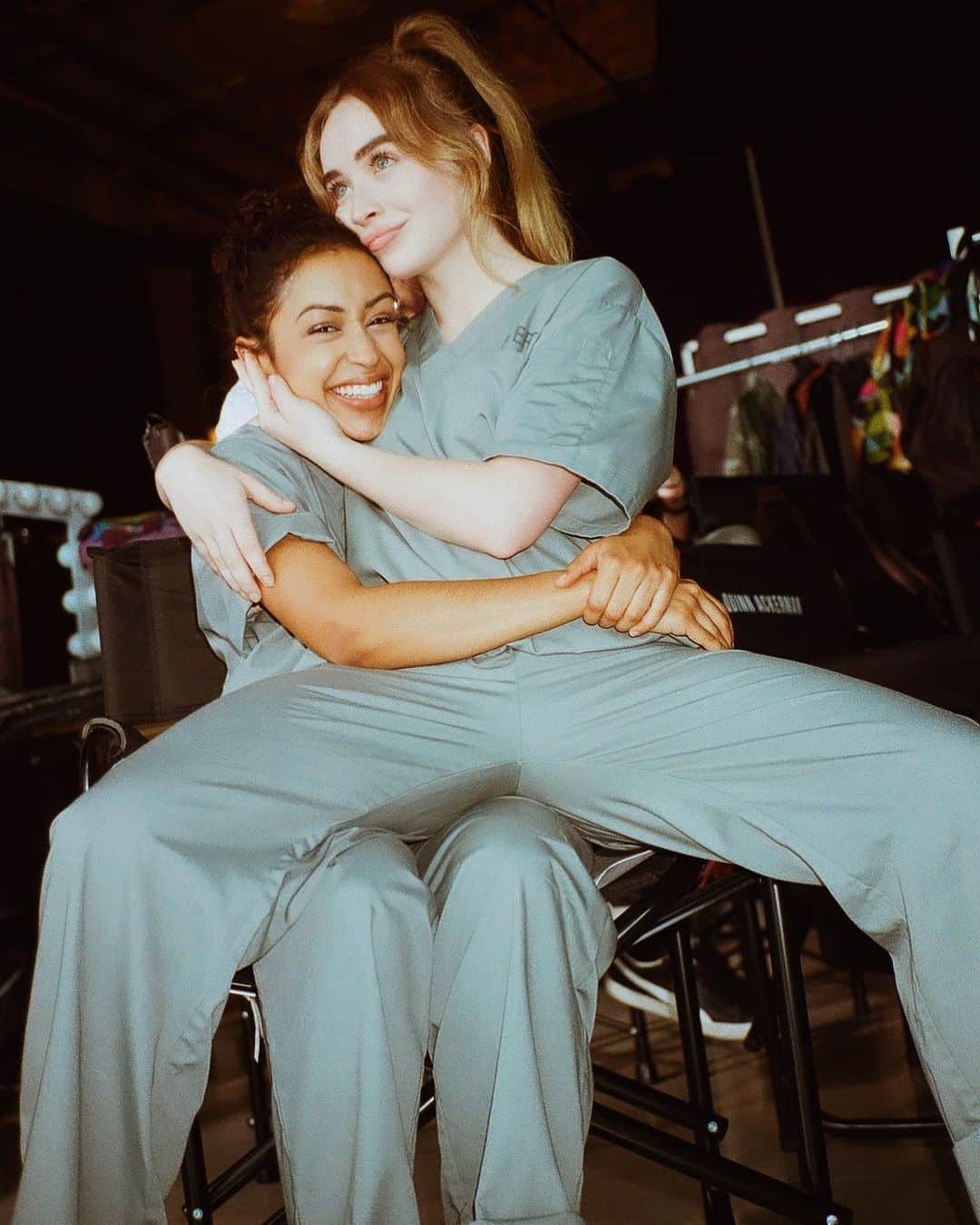 リザ・コッシーのインスタグラム：「i don't want no scrub... but i do miss this hug」