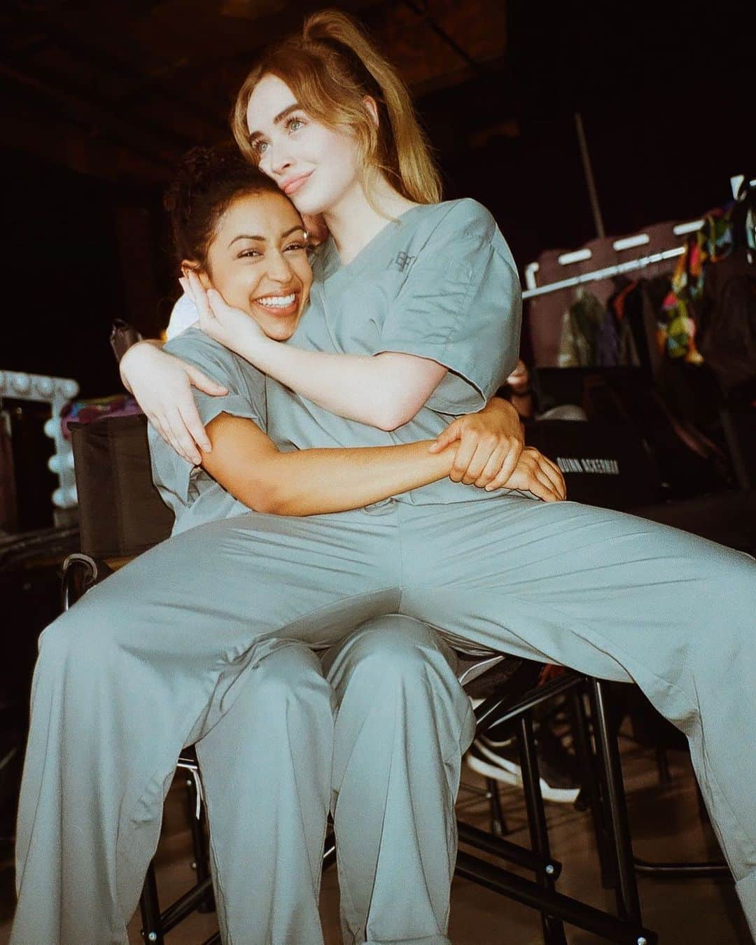 リザ・コッシーさんのインスタグラム写真 - (リザ・コッシーInstagram)「i don't want no scrub... but i do miss this hug」7月26日 11時12分 - lizakoshy