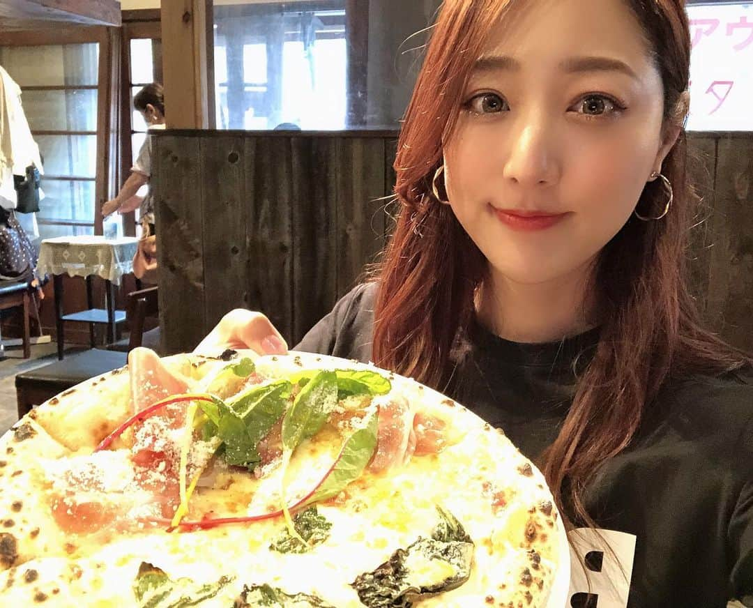 佐々木もよこさんのインスタグラム写真 - (佐々木もよこInstagram)「ランチピザ🍕 ﻿ ハーフ&ハーフでマルゲリータと生ハム🍕﻿ ﻿ バジルとルッコラって、本当最高の仕事してくれるよね🥺🥺❤️✨﻿ ﻿ 最後はジェラートまで食べて大好きなイタリアンランチは本当幸せになります🥰❤️❤️﻿ ﻿ ﻿ ﻿ #ピザ姫#ピザ#マルゲリータ#生ハムとルッコラのピザ#pizza#pizza🍕 #pizzapizzapizza」7月26日 11時07分 - moyoko_pizza