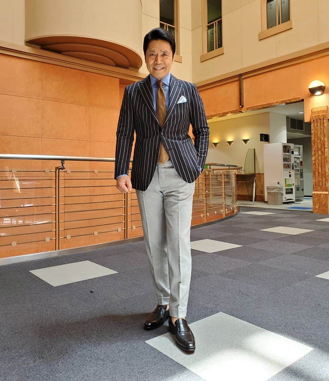峰竜太のインスタグラム：「#アッコにおまかせ❗ #jacket #tagliatore #shits #doone #tie #attovannucci #pants #incotex #shoes #santoni」