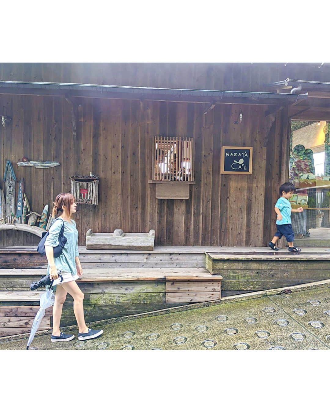 奥山絵里奈さんのインスタグラム写真 - (奥山絵里奈Instagram)「先週行った#箱根旅行 🚗  素敵な#足湯カフェ を発見！  #箱根登山鉄道 宮ノ下駅すぐにある#narayacafe ☕︎  足湯やキッズスペース お洒落な座席などがある素敵なカフェでした！  ここでパフェを頼んだのですが、 中に入った餡子が絶品で驚きました😳  ピザなどもあって食事も美味しそうなのでまた行きたいお店です😌  キッズスペースが充実していたので 子供が遊べて親は割とゆっくりお茶も出来るので 子連れにもオススメ！  今度は足湯の方も入ってみたいなぁ〜！  #箱根カフェ #箱根グルメ #箱根足湯 #箱根足湯カフェ #ナラヤカフェ #hakone #hakonejapan #子連れスポット #キッズスペースのあるカフェ #子連れ旅行 #神奈川カフェ #神奈川観光 #箱根観光#2歳8ヶ月男の子#子連れカフェ#箱根観光スポット」7月26日 11時19分 - erinaokuyama