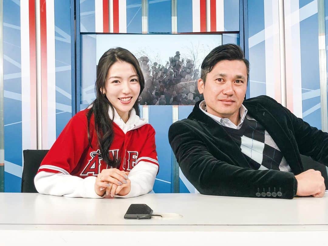 淡輪優希のインスタグラム：「懐かしい…黒木さんと毎日のように朝の4時30から生放送🤣✊とっても良い経験をさせてもらいました！キャンプ中継ということで、色んな野球の細かい知識や練習のノウハウや、メジャーの選手の特徴など、日本のプロ野球とはまた違った話もたくさん聞けて、本当に勉強になったし、あの時からメジャーリーグも見るようになって、もっともっと野球が好きになりました。 今年もメジャーリーグがおおいに盛り上がりますように✊🔥 ※2年前のJSPORTS野球好きの大谷翔平選手アリゾナキャンプ中継番組の写真です #野球好き #jsports #アリゾナキャンプ #大谷翔平 #エンジェルス」