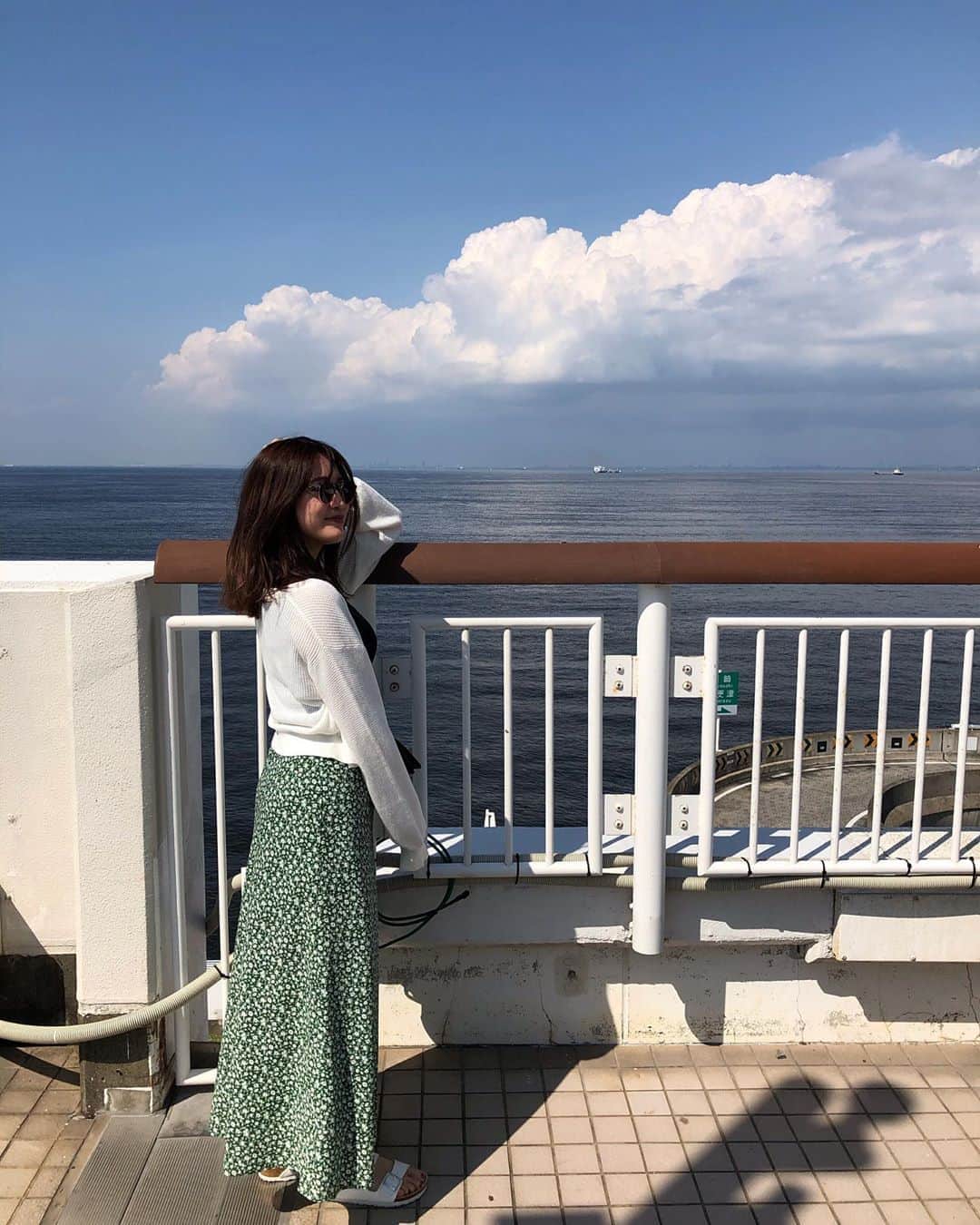 後藤夕貴のインスタグラム：「みなさん 4連休の最終日いかがお過ごしですか？ 私は久しぶりにお日様出てきてくれて いまとっても嬉しいです☺︎ (もう曇ってきそうだけど 笑) ㅤ 写真はいつかの #ゆき_code 🌿 これから暑さと日焼け対策との闘いですね..𓂂⚪︎ ＿＿＿＿＿＿＿＿＿＿ #過去pic  #ロングスカート #157cm  #夏コーデ」
