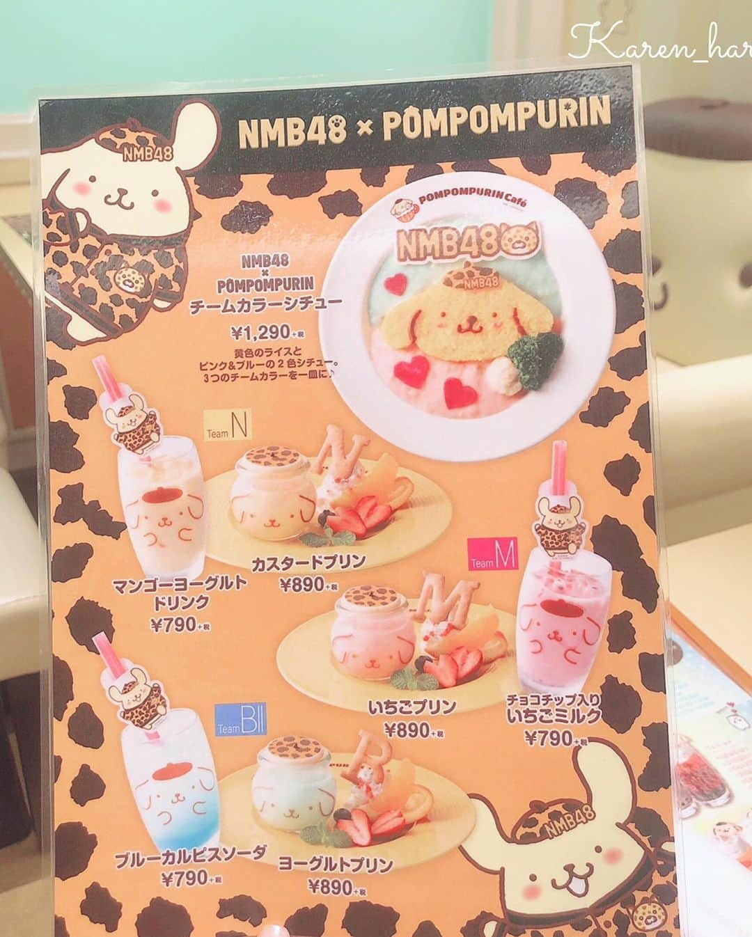 原かれんさんのインスタグラム写真 - (原かれんInstagram)「᯽ ポムポムプリンカフェ×NMB48 コラボ . . いってきたよー . . メニューの裏には新曲 #だってだってだって のジャケット写真にかれんも居るよー みつけてね♡♡♡ . . . 【以下サイトより】 .  『NMB48とポムポムプリンカフェのコラボが実現！  大阪難波に拠点をおくアイドルグループ「NMB48」とポムポムプリンの   元気になるコラボメニュー3種類を原宿店・梅田店で販売いたします。  記念ノベルティもプレゼント！ . . .  ◆コラボメニュー  ◆NMB48×POMPOMPURIN チームカラーシチュー 1,290円+税  ◆チームカラーの3色プリン　各890円+税  ・チームN（カスタードプリン）  ・チームM（いちごプリン）  ・チームBⅡ（ヨーグルトプリン） 　 ◆チームカラーの3色ドリンク　各790円+税  ・チームN（マンゴーヨーグルトドリンク）  ・チームM（チョコチップ入りいちごミルク）  ・チームBⅡ（ブルーカルピスソーダ）  . . . 𖧷 ポムポムプリンカフェ 𖧷 ( @pompompurincafe_umeda ) . 原宿店も開催中です . . . #ポムポムプリン #コラボ #原かれん #かれんたん #nmb48  #selfie #예쁜카페  #散歩 #大阪カフェ #kawaii #ピンク加工  #映え #오사카 #오사카카페 #귀여워  #instagood #スイーツ巡り #sweets #スイーツぴろぴろ」7月26日 12時08分 - karen_hara315