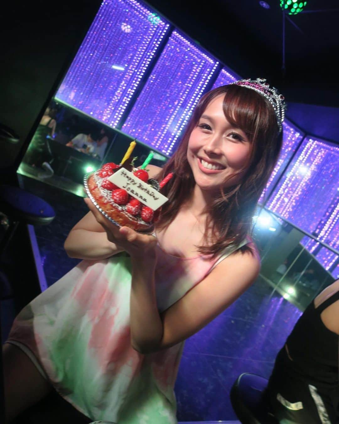 小池ジョアンナのインスタグラム：「NAOMIO姉妹からケーキのプレゼントも❣️🎂✨イチゴのタルト🍓1番好きなケーキだから超嬉しかったよ〜😍✨素敵なサプライズまで、本当にありがとう💕 感謝感謝でハッピーいっぱいなお誕生日イベントをさせて頂きました✨✨ @naomio_presents」