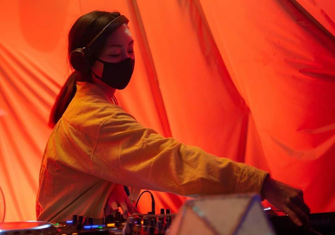 DJ Yummyのインスタグラム：「ほぼ10カ月ぶりの山活🔊👍皆さま大変お世話になりました。色々ありましたよ、山だもん。また何度でも行きたくなるのが山の魅力。ピースワンでは150分Rec🔴したからupします。 Photo by @kotaromanabe  #peaceandone#富士吉田#御殿場 #dj#ツノマタタケ　3ー7枚目は御殿場」