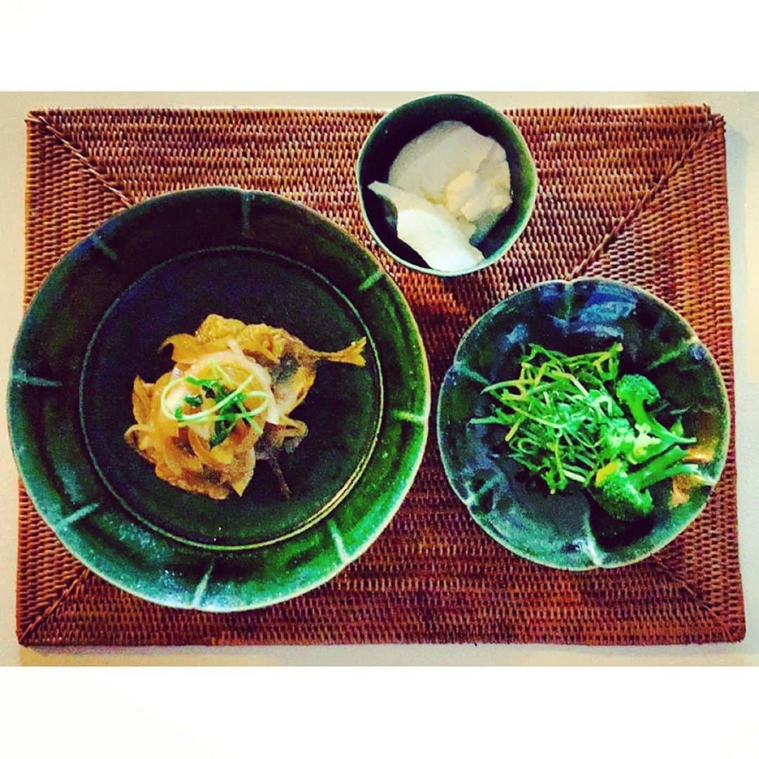 渡邊由貴さんのインスタグラム写真 - (渡邊由貴Instagram)「Today’s breakfast ! 昨夜漬け込んだ、小鯵の南蛮漬け、 を朝に食す〜❤︎ 朝起きる楽しみなのです〜 午後はバスクチーズケーキ作りまーす〜❤︎ 大好きな陶芸作家　黒木さんまの器で癒される〜❤︎  #breakfast #鯵の南蛮漬け #丁寧な暮らし @kuroki_taira  @babaghuri #黒木泰等　#ババグーリ清澄本店」7月26日 12時43分 - yukiwatanabe788