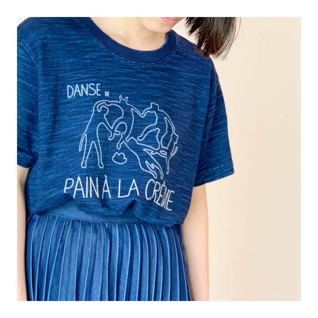 ネ・ネットのインスタグラム：「SPECIAL THANKS FAIRのお得な【2buy10%OFF】は本日まで。お買いもの忘れはありませんか？あと1週間で7月もおしまい。夏アイテムをもう一度チェックしてみてください。  DANSE T フランス画家の作品をオマージュしたようなデザイナー描きおろしのオリジナルアートのタイトルは『DANSE de pain a la creme(クリームパンのダンス)』。夏に映えるインディゴカラーに抜染プリントで表現したデザインがさわやかなデイリーTシャツ。男女で楽しめるサイズ展開です。  tabi30 Tシャツと合わせて買いたいのはベーシックなバックパック。強度のあるナイロン素材とスエード調のコンビネーションデザイン。表面は弱撥水加工を施し、わずかな雨やアウトドアシーンでも安心です。カラーはオレンジとネイビーの2色展開。  #ネネット #nenet #spring #summer #2020 #collection #specialthanksfair #specialprice #fashion #tokyo #japan #tshirts #danse #dance #tabi30 #backpack」