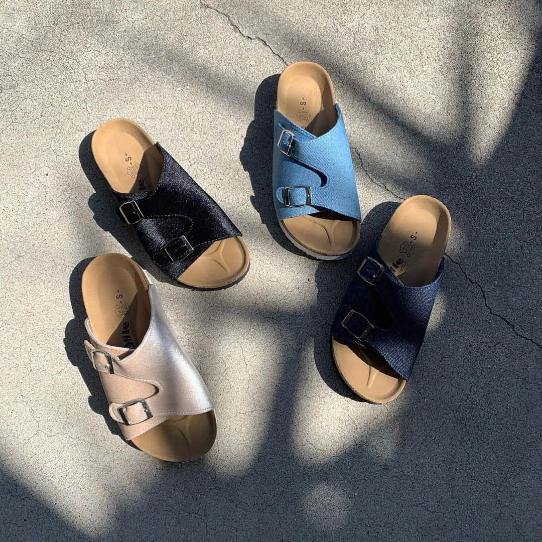 ショップにこにこさんのインスタグラム写真 - (ショップにこにこInstagram)「. shopnikoniko【style share】 .  #コンフォートサンダル NO:32560625 . ✨STYLE SHARE 募集中！✨ shopnikonikoのアイテムを取り入れてコーデを投稿しよう！ ハッシュタグは『 #shopnikoniko 』 . あなたの素敵なコーデ　を@shopnikonikoで紹介させてください！ 「リアル」で「身近」なオシャレコーデを楽しみにしています♪ . ✨webモデル募集中！✨ ファッションに興味がある方 モデルを目指している方 などなどご連絡お待ちしております。 詳細はプロフィール畫面にあります 公式ホームページにて。 . #サンダル #コンフォート #ベロア #着回しコーデ #ootd #outfit #置き画倶楽部 #2020ss #fashion #プチプラ #プチプラコーデ #カジュアル #韓國ファッション #coordinate #コーデ #カジュアルコーデ #秋コーデ #大人コーデ #ママコーデ #オシャレママ #今日のコーデ #ショップにこにこ #ショップにこにこ_zozotown」7月26日 12時50分 - shopnikoniko