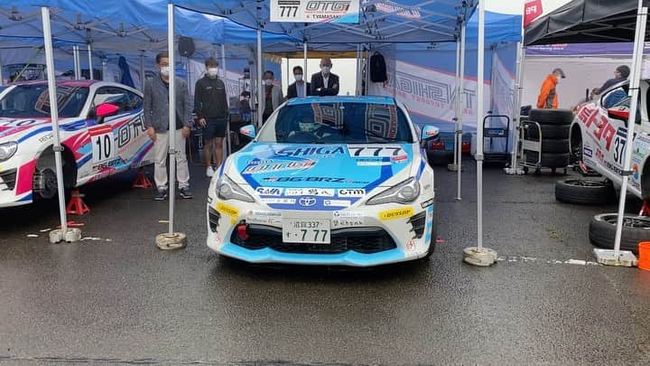 のインスタグラム：「＂777＂  元楽天イーグルスの主砲 山﨑武司さんが出場する 「86/BRZレース」の取材で スポーツランドSUGOに 行ってきました！  武司さんは5位という 好位置からのスタートで 表彰台射程圏内！ 期待が高まりました♬  が！  まさかの濃霧。 レースはスタートしたものの、 霧は濃くなるばかり… 結果、中断からの中止。  武司さんも悔しそうでした… この模様は来週の 『ミヤテレスタジアム』で放送です☆  #toyotagzooracing  #86brzrace  #山﨑武司 #777  #sportslandsugo」
