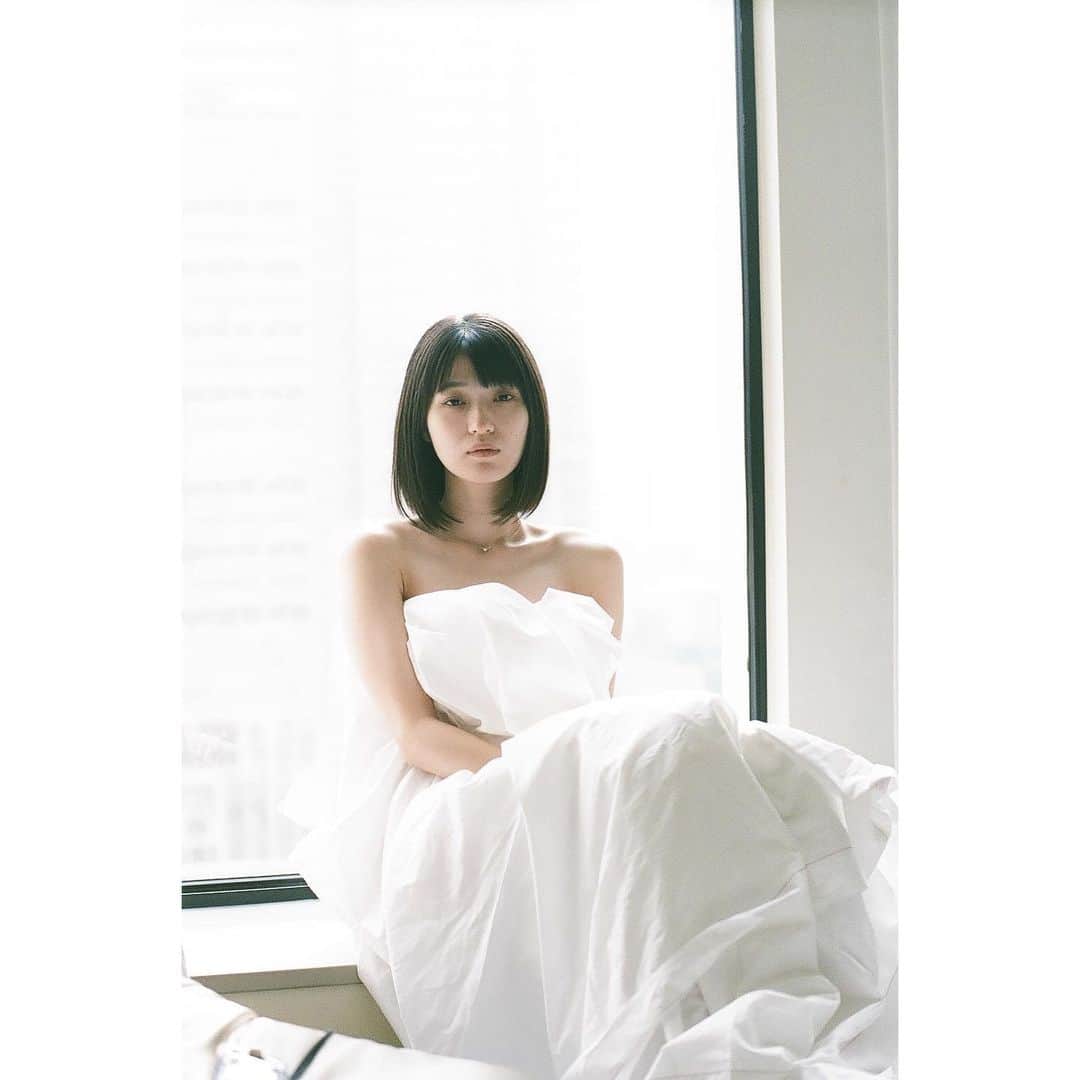 兎丸愛美のインスタグラム：「ウェディングドレスみたいだ」