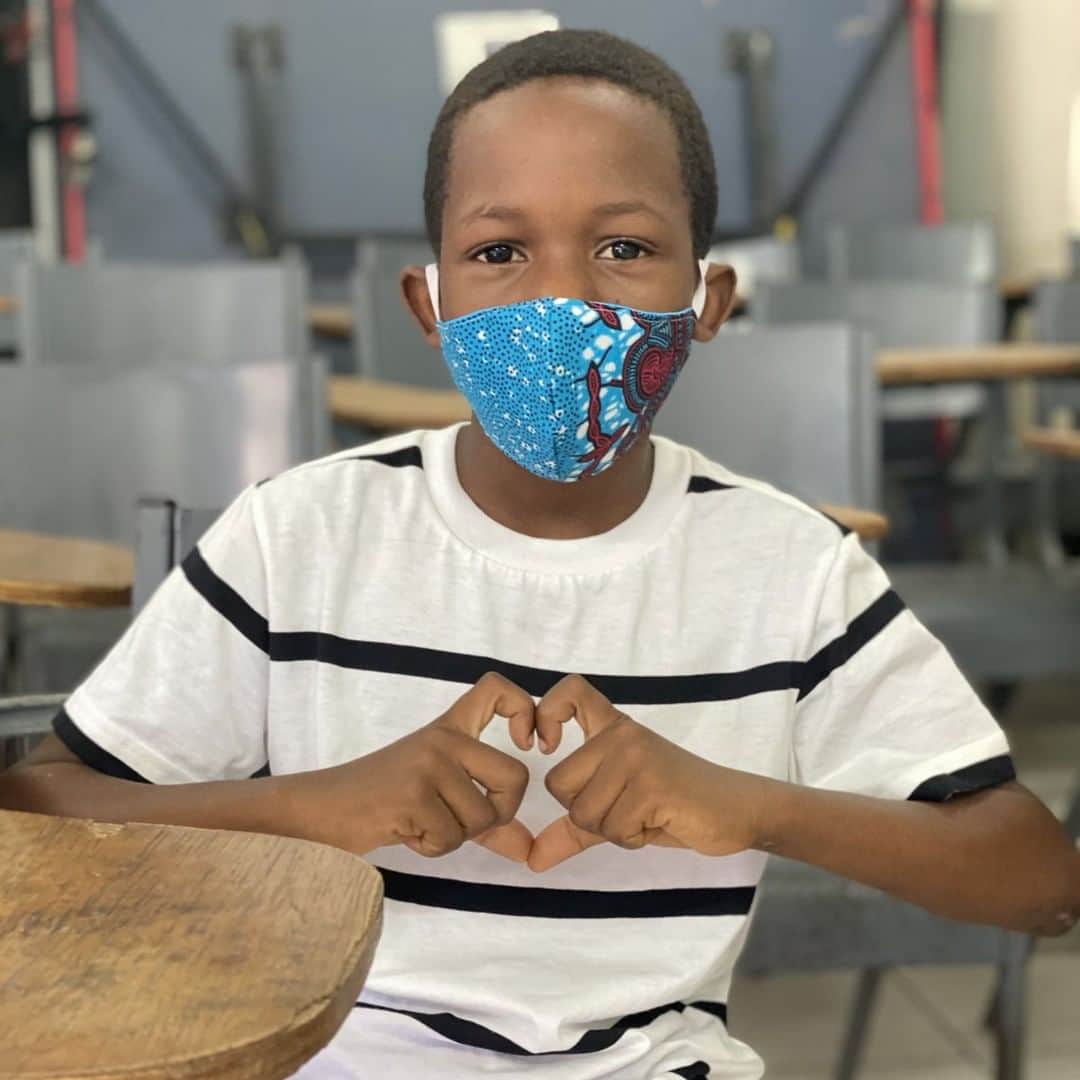 unicefさんのインスタグラム写真 - (unicefInstagram)「💙💙💙⁣ ⁣ To slow the spread of #COVID19 and support vulnerable families, UNICEF and partners have been working with communities in Jamaica to make and distribute masks and food packages. ⁣ ⁣ © UNICEF Jamaica」7月26日 22時15分 - unicef