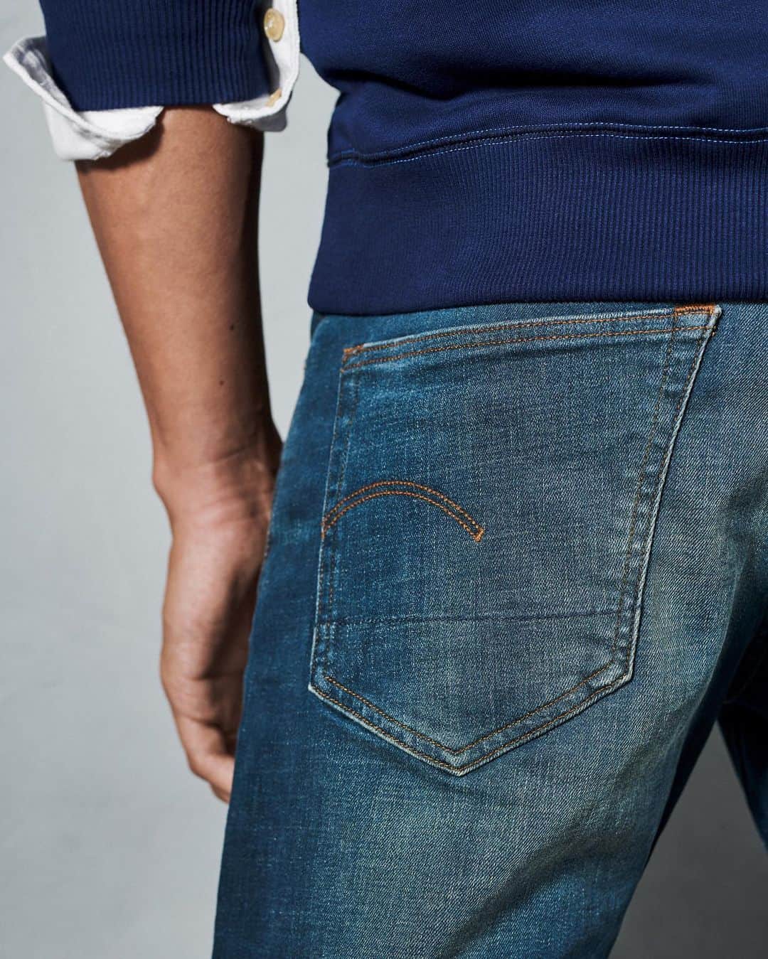ジースター ロゥさんのインスタグラム写真 - (ジースター ロゥInstagram)「The 3301 Slim Jeans. Tap to shop. #GStarRAW #HardcoreDenim」7月26日 22時25分 - gstarraw