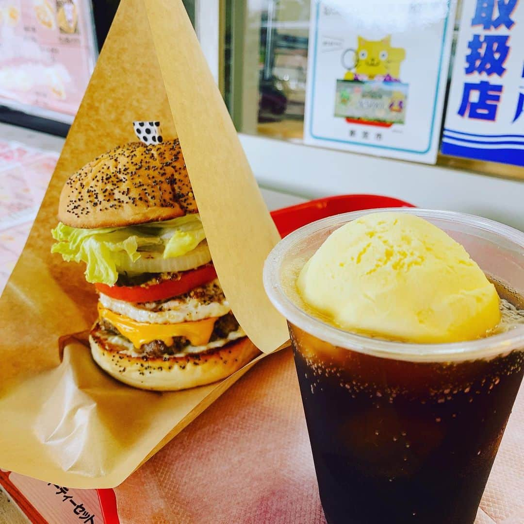 HIROさんのインスタグラム写真 - (HIROInstagram)「熊野牛バーガー🍔うまうま😋😋😋 #マジックピエロ  #和歌山県  #新宮市  #バーガー  #日帰り旅行  #youtubeロケ」7月26日 22時18分 - hiro19770420