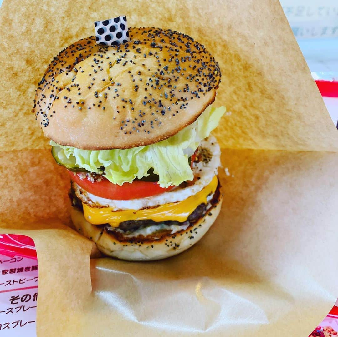 HIROさんのインスタグラム写真 - (HIROInstagram)「熊野牛バーガー🍔うまうま😋😋😋 #マジックピエロ  #和歌山県  #新宮市  #バーガー  #日帰り旅行  #youtubeロケ」7月26日 22時18分 - hiro19770420