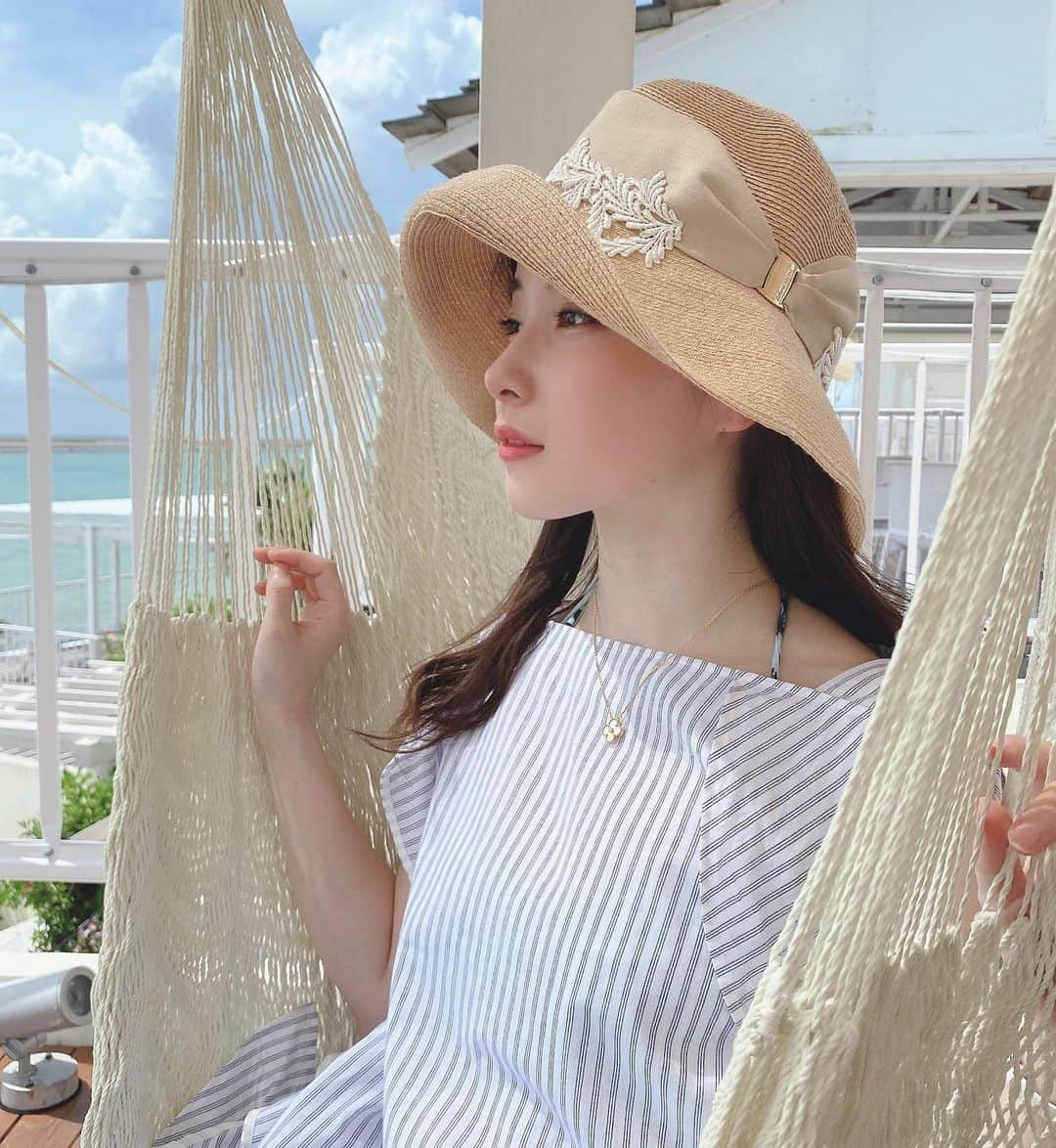 早田悠里子さんのインスタグラム写真 - (早田悠里子Instagram)「沖縄投稿🌈 ウミカジテラスにある HAMMOCK CAFE LA ISLA🍧 お店から綺麗な海が見えてゆったりできておすすめです☺️❤️ スムージーも美味しかった！  #うみかじテラス #ハンモックカフェ #hammockcafelaisla #リゾートコーデ #沖縄カフェ #沖縄グルメ #adeam #athenanewyork #vancleefarpels」7月26日 22時26分 - yurikohayata