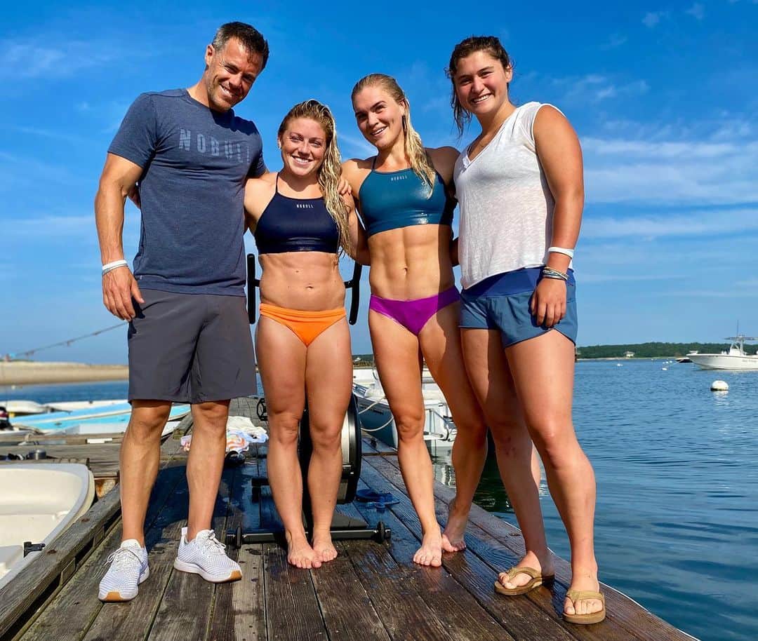 Katrin Tanja Davidsdottirさんのインスタグラム写真 - (Katrin Tanja DavidsdottirInstagram)「Lil fishy morning 🐠✨💦☀️ We’ve been working a lot on swimming down here on the cape & today we did swimming in a workout - It’s time for me to get comfortable with a high HR in the water! - 5RFT: 15 cal C2 bike 150m (ish) swim - Love having my @toridysonnn with me on weekends ☺️💋❤️ // @comptrain.co #CompTrainAthlete @benbergeron #BuiltByBergeron @mayakg3532 @heatherkbergeron - (Also for anyone interested: video #4 😂 everything was going wrong. My cap + full goggles (minor) but actually Tori .. good lil slip, and another slip ouch ahahaha handled it like a champ though 👑)」7月26日 22時34分 - katrintanja