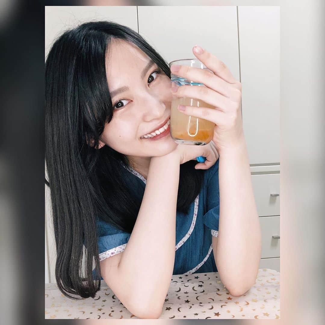 福岡聖菜さんのインスタグラム写真 - (福岡聖菜Instagram)「なつの。  7月の生写真もおうちでの撮影。 1枚目はとってもお気に入りなのに なぜかボツになってしまったのでここに☺️  テーマは夏のおうち時間 ワンピースにアイスコーヒー、ジンジャエール、読書。 お気に入りを詰め込んで。  one-piece→ #lebeccaboutique   #夏　#おうち時間　#おうち撮影  #akb48 #sleep #私とあなたの邂逅ワンピース」7月26日 22時29分 - seina___ff