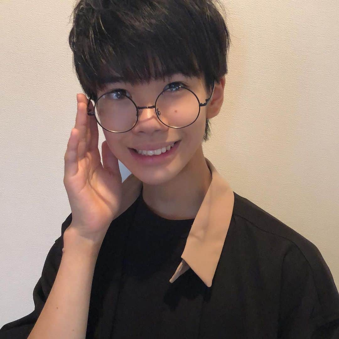 渡口和志さんのインスタグラム写真 - (渡口和志Instagram)「新しいメガネと旧メガネ👓 どっちも絶妙にブレてる😂😂😂 インスタフォローよろしくお願いします🙇‍♂️🥺  #Ooops！ #渡口和志 #SHOWROOM #吉本坂46 #メガネ」7月26日 22時38分 - ooops_kazu