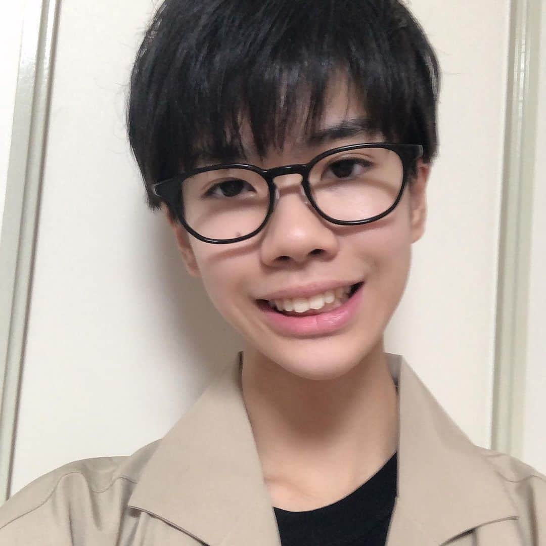 渡口和志さんのインスタグラム写真 - (渡口和志Instagram)「新しいメガネと旧メガネ👓 どっちも絶妙にブレてる😂😂😂 インスタフォローよろしくお願いします🙇‍♂️🥺  #Ooops！ #渡口和志 #SHOWROOM #吉本坂46 #メガネ」7月26日 22時38分 - ooops_kazu