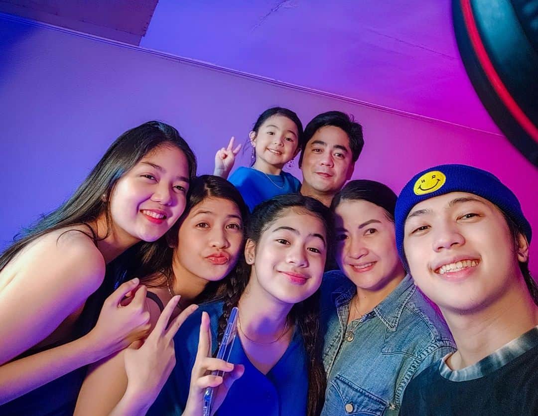 Ranz Kyleさんのインスタグラム写真 - (Ranz KyleInstagram)「Pull out my phone and take a selfie 📸 fam!! have you seen our dance music vid yet? 😎 #SuperNightMode」7月26日 22時39分 - ranzkyle