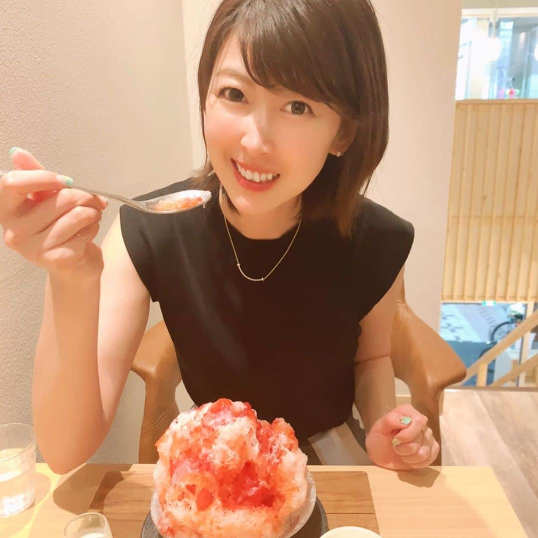 青木美香さんのインスタグラム写真 - (青木美香Instagram)「武蔵小山パルム商店街の『茶寮ベーカリー』さんへ🥰 @saryobakery  黄金卵のフレンチトースト、練乳いちごかき氷、お抹茶を食べました🍵🍧  『神楽坂 茶寮』さんがプロデュースしたベーカリーで、店内もおしゃれで綺麗✨  美味しかったのでお土産のパンもたくさん🍞 明日の朝とおやつにいただきまーす😋  #茶寮ベーカリー #武蔵小山カフェ #生食パン #ベーカリー #フレンチトースト #神楽坂茶寮 #持ち帰り #食パン専門店 #pr #コラボベース」7月26日 22時50分 - aokimikaa