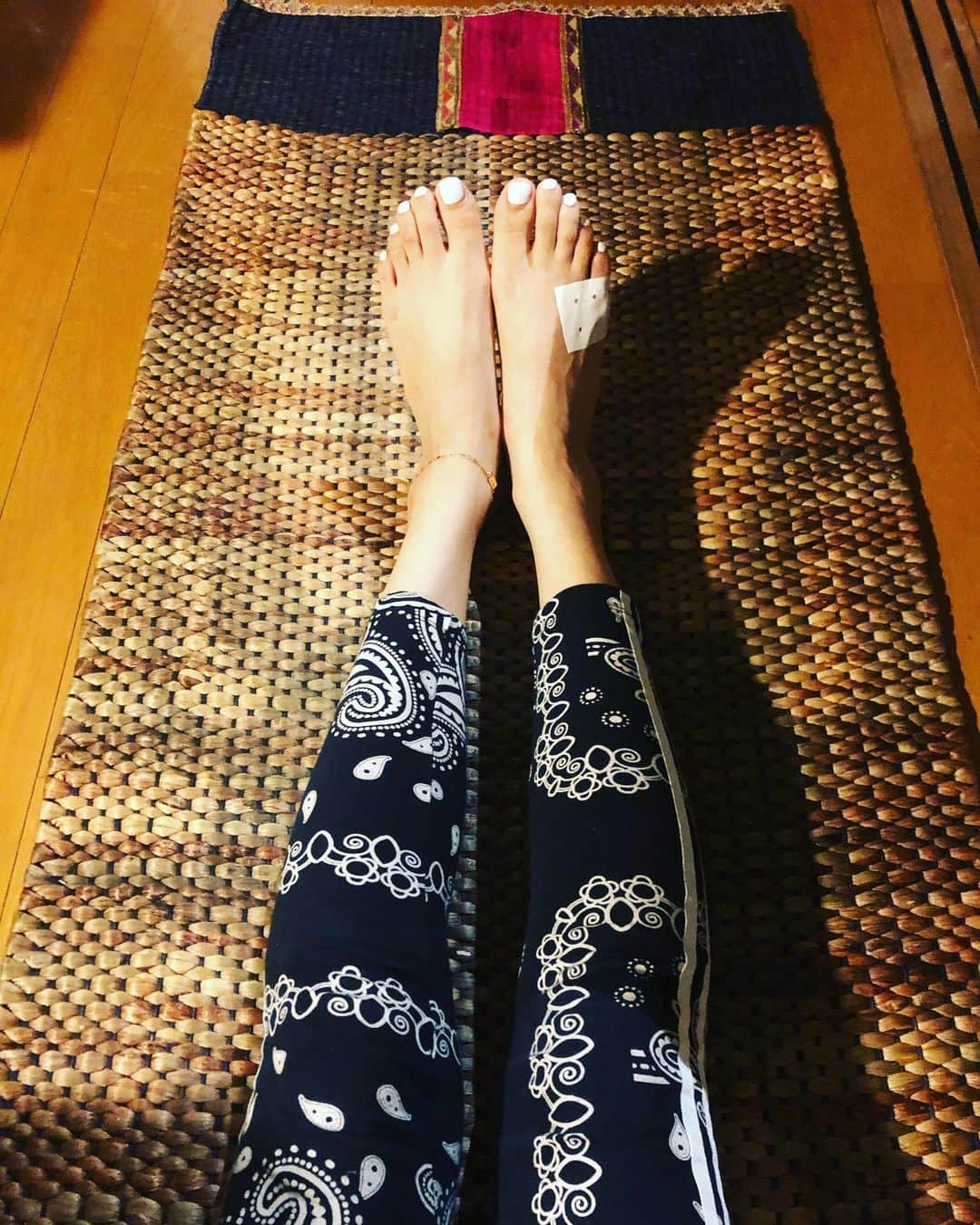 阿部洋子さんのインスタグラム写真 - (阿部洋子Instagram)「🧘‍♂️ ほぼほぼ週一で続けているヨガ。 今夜も無事終了しました！  @nakahara_ayumi ちゃん いつもありがとうございます！  自粛期間から、 リモートでレッスンをしてもらってます。  きもーちお腹周りがいい感じに 絞れてきた😝  太ももとかふくらはぎとか、 筋肉ないけど、 足腰も鍛えられてる！気がする！  続けることって大事だなぁって 当たり前のことを改めて。  #yoga #remote #lesson」7月26日 22時50分 - hirocoring