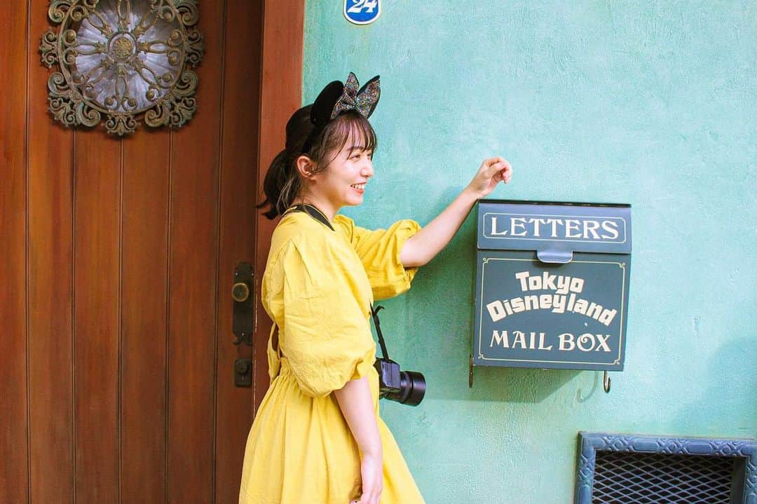 前田美里のインスタグラム：「笑おう。 . .  #ポートレート #ディズニー #disney #disneyland #カメラ女子 #夢の国 #ディズニーコーデ #写真好きな人と繋がりたい #アイドル #ヲタク #欅坂46 #日向坂46 #photo #イエベ春 #メイク #follow #followme #instalike」