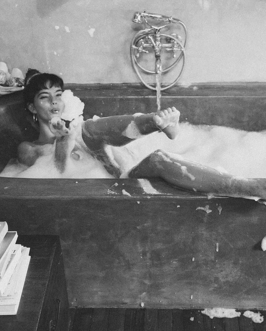Inka Williamsさんのインスタグラム写真 - (Inka WilliamsInstagram)「Stole mums bath for the day 🛁」7月26日 23時09分 - inkawilliams