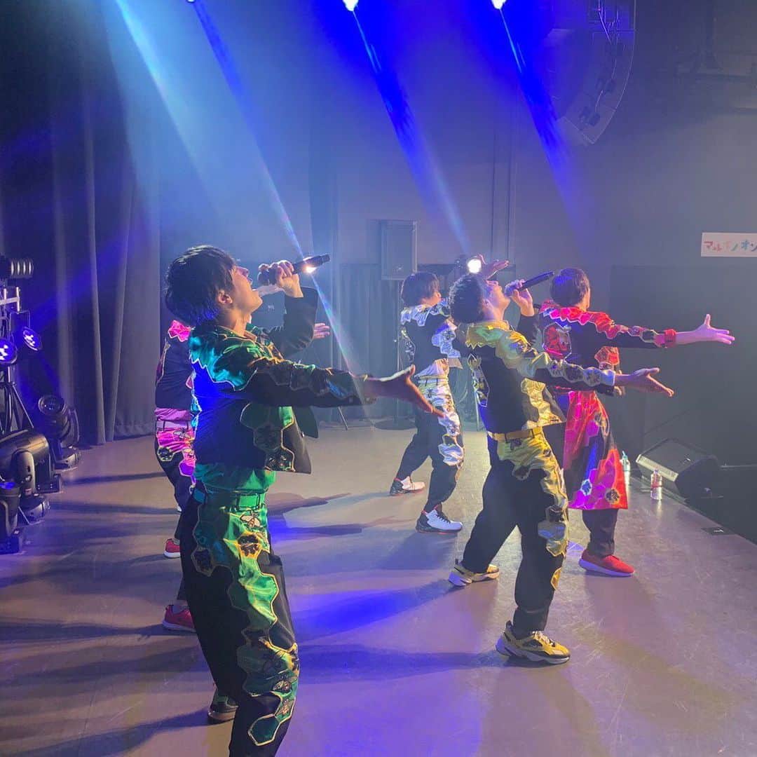 祭nine.のインスタグラム：「かなでぃーだよーー🦁🦁🦁﻿ 今日もお疲れ様でしたー！﻿ ﻿ 本日はOPENREC.tvさんでのライブ配信☺︎﻿ ﻿ 昨日の前半に引き続き今日は後半🤓﻿ ﻿ ﻿ 僕らの熱量は届きましたか？？🔥🔥🔥﻿ ﻿ 昨日今日で新曲披露もあり最高に楽しいライブになりましたっ﻿ ﻿ 早くお客さん入れてライブしたいからみなさんもコロナには気をつけて手洗いうがいしようなー！⛄️﻿ ﻿ #祭nine. #野々田奏 #かなでぃ #カナディスタグラム #腹減った #OPENREC」