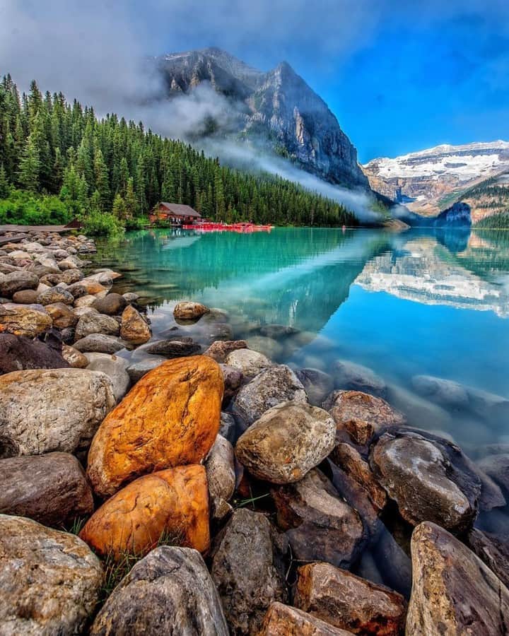 Padgramさんのインスタグラム写真 - (PadgramInstagram)「Foggy Misty Summer Morning in Lake Louise #pgdaily #pgdaily #pgcounty #planetgo #planetearth #planet #lakelouise #canadianrockies」7月26日 23時05分 - planet.go