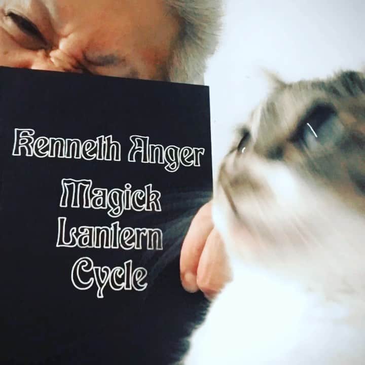 イマイアキノブのインスタグラム：「ᤈ we love kenneth anger  #kennethanger  #magicklanterncycle  #イマイアキノブ #imaiakinobu」