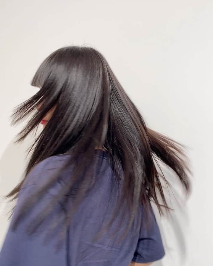Sachiのインスタグラム：「New color / Dark Ash brown   @shen_tanaka 🍫 . シェーンってサイコーなんだょ BiG LoVE . @madamefigarojapon のweb magazine にて シェーンの連載　 “Shen Tanaka U.F.O” (FASHIONコーナーにて)  可愛いから見てしい。　 Please check だょ🌼　 . #tokyo#girl#hair#shima #shima_sachi」
