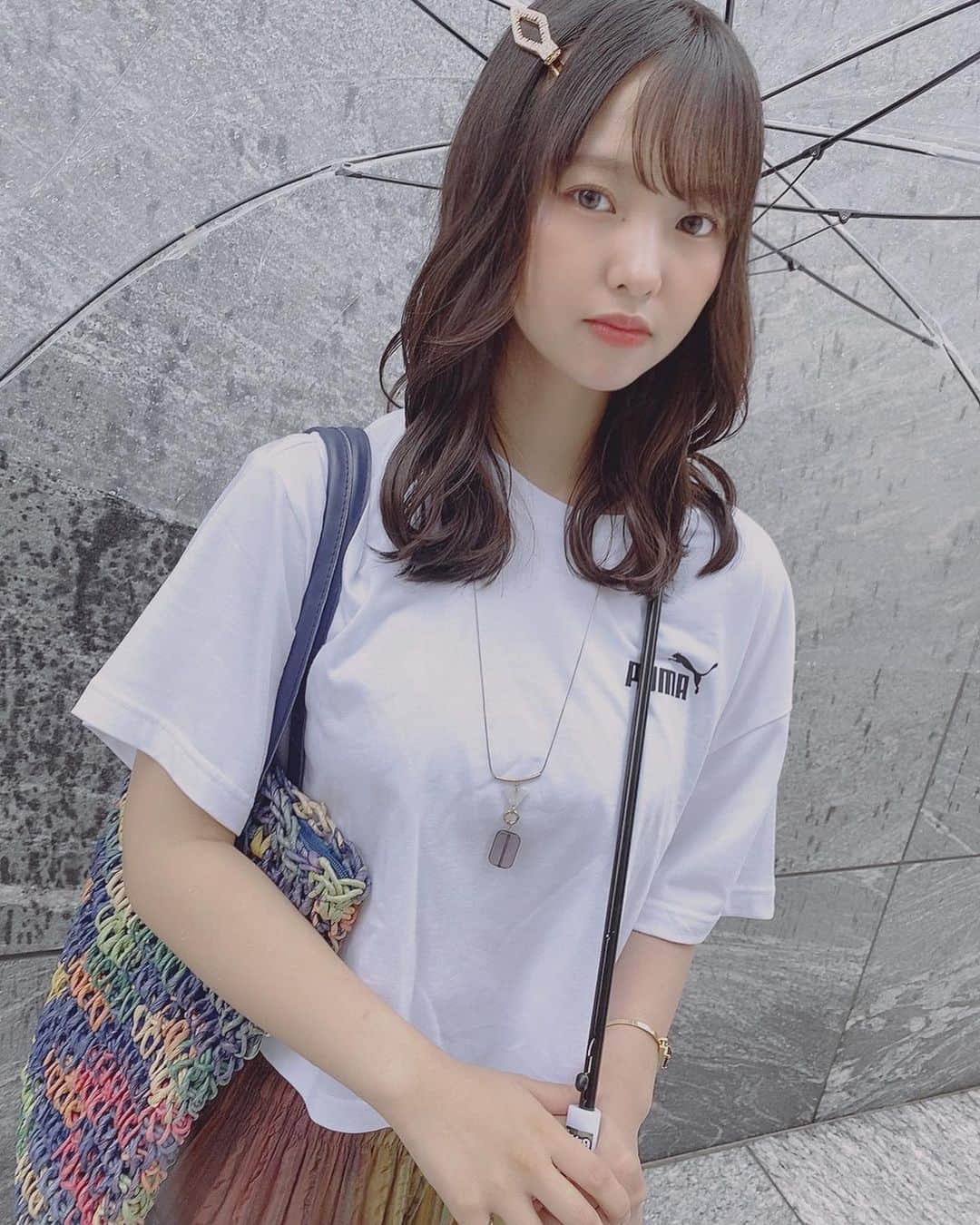 本郷柚巴のインスタグラム：「今日は特別な日🤍💙 ・ ・ ・ お姉ちゃんの誕生日のお祝い🥂 （ちょっと過ぎたけど。） ・ ・ ・ おばあちゃんが、お腹抱えるくらい笑いに溢れたお誕生日会💕 ・ ・ ・ santaluciaさんかまど焼pizza最高🍕😋 ・ ・ ・ #雨の日☔️ #古着 #古着女子 #puma #longskirt #happybirthday #santalucia  #Italian」