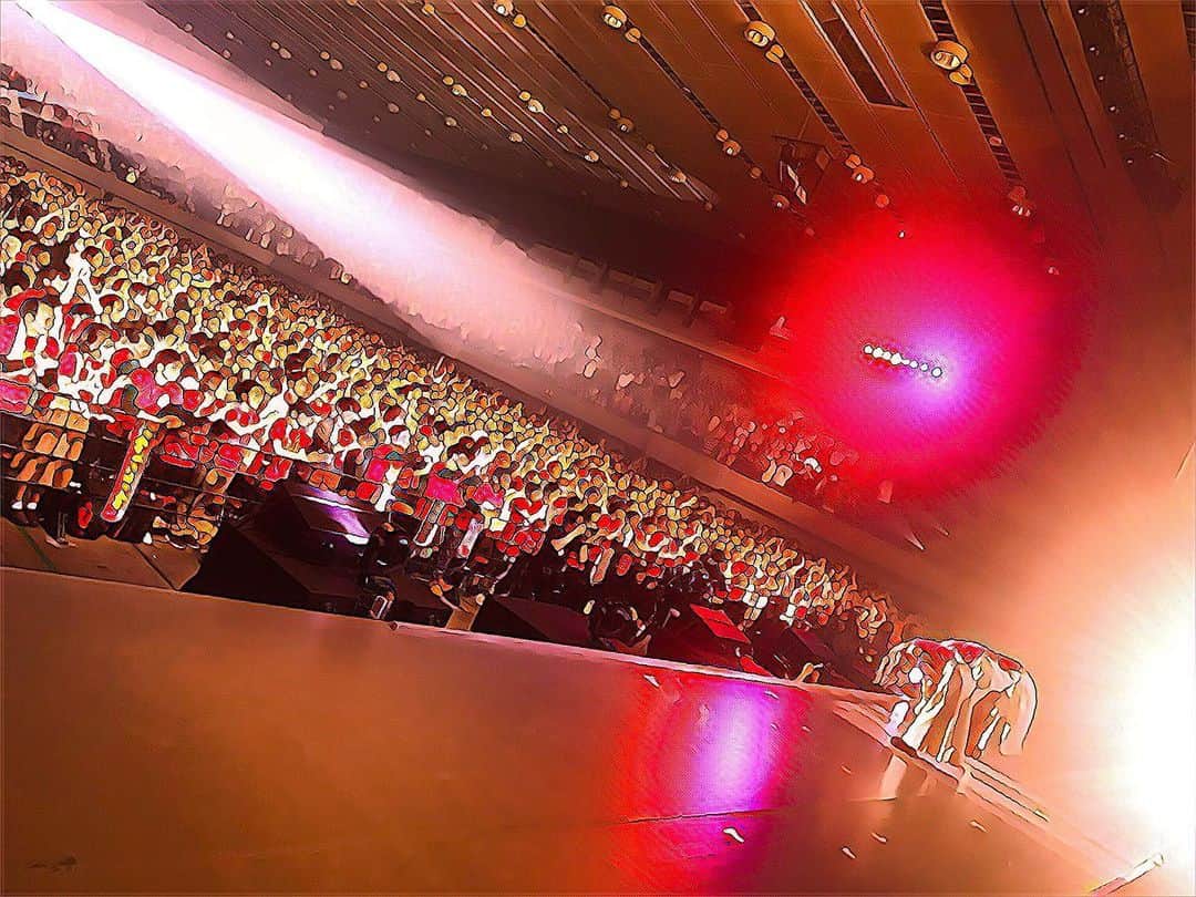 クボナオキのインスタグラム：「【2020.7.26】 #2019年ラストライブ #SILENTSIREN #HEROの写真をみなさんにもお裾分け #そうです #SNSの世界からいなくなっていたクボ #この頃の写真も沢山あるのです #昔は全てのライブをアップしていたなあ #クボは写真を撮るのが好きです #けどアップロードするのは苦手です #否！！！ #これからはアップロードするクボへ #進化するのです #ちなみにHEROの曲が出来た時 #ものすごく手応えがありました #すぅが描いてきた歌詞と #メロとサウンドを初めて合わせた時 #心の中で何かが響いた感覚を凄く覚えている #もうすぐMV100万再生とのこと #みなさんにも聴いて、観て欲しいとです #オネシャス # # #今日も雨でしたね #クボは天泣がとっても好きです #雨泣（てんきゅう） #空に雲がないのにぱらつく雨。 #天が泣いているようなさま。 #夏の快晴はもう少しお預けかね #みなさん素敵な四連休だった事を祈って #また明日 #クボスタグラム」