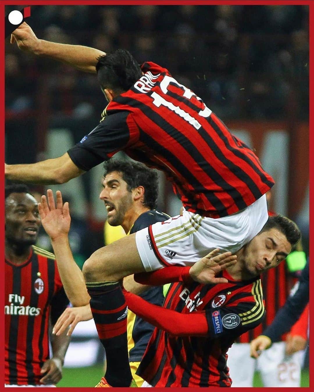 アディル・ラミのインスタグラム：「😅😅😅 Have a good Sunday ... @acmilan 🔴⚪️ 😆」