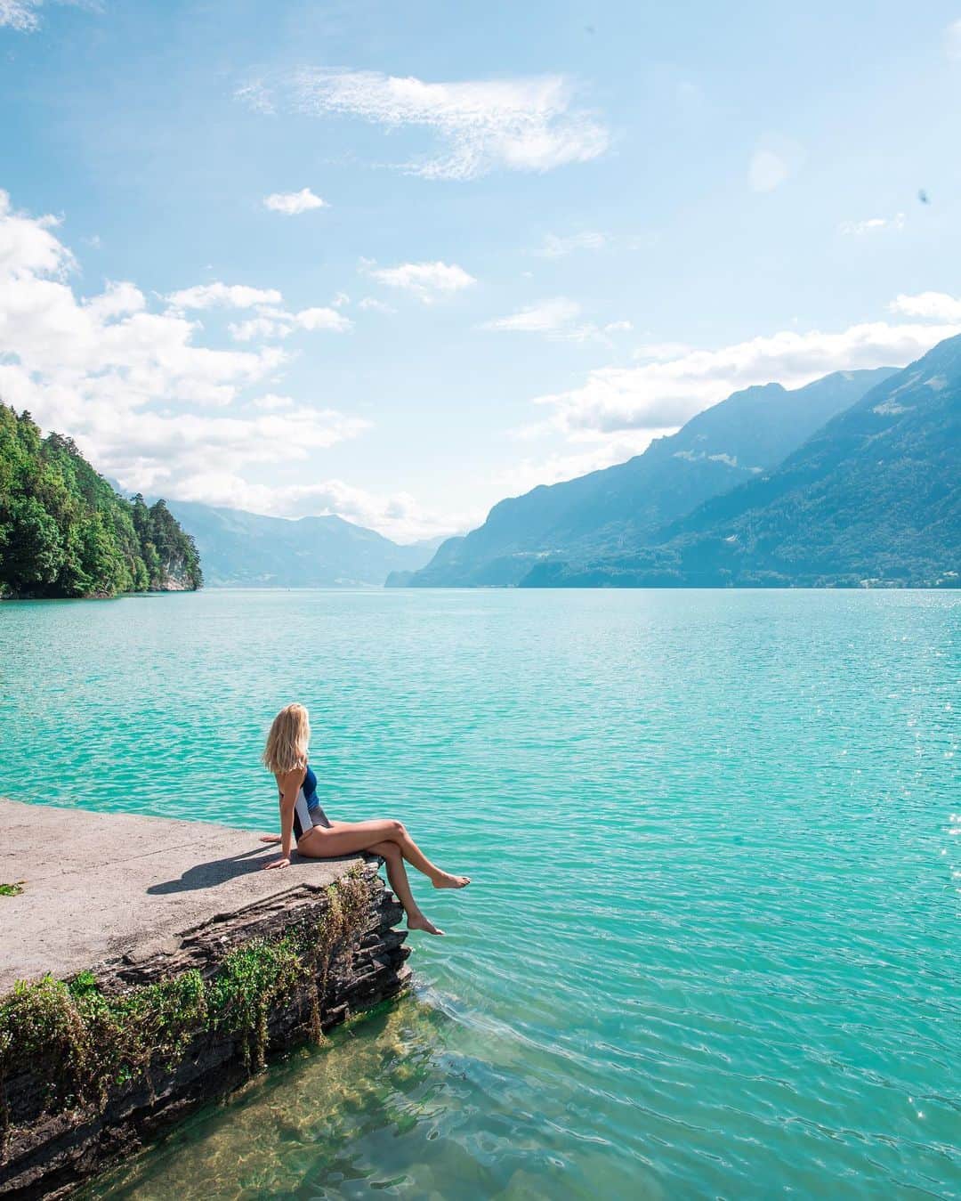 Zanna Van Dijkさんのインスタグラム写真 - (Zanna Van DijkInstagram)「Finishing off our Switzerland trip with a dip in a beautiful crystal blue lake ✨ It’s pretty stunning, but swipe right for the reality of how cold it was 🤣 It’s fed my glaciers so it’s safe to say it was refreshing 🥶 I loved it though! Would you take a dip?! ❤️  Swimwear: @staywildswim [my own brand] Location: 📍 Interlaken, Switzerland 🇨🇭 Photo: @chrispriestley__ 📸  #wildswimming #exploremore #getoutdoors #switzerland #visitswitzerland #myswitzerland #grindelwald #swissmountains #mountaingirls #girlswhohike #travelblogger #hikingblogger #interlaken」7月26日 23時15分 - zannavandijk