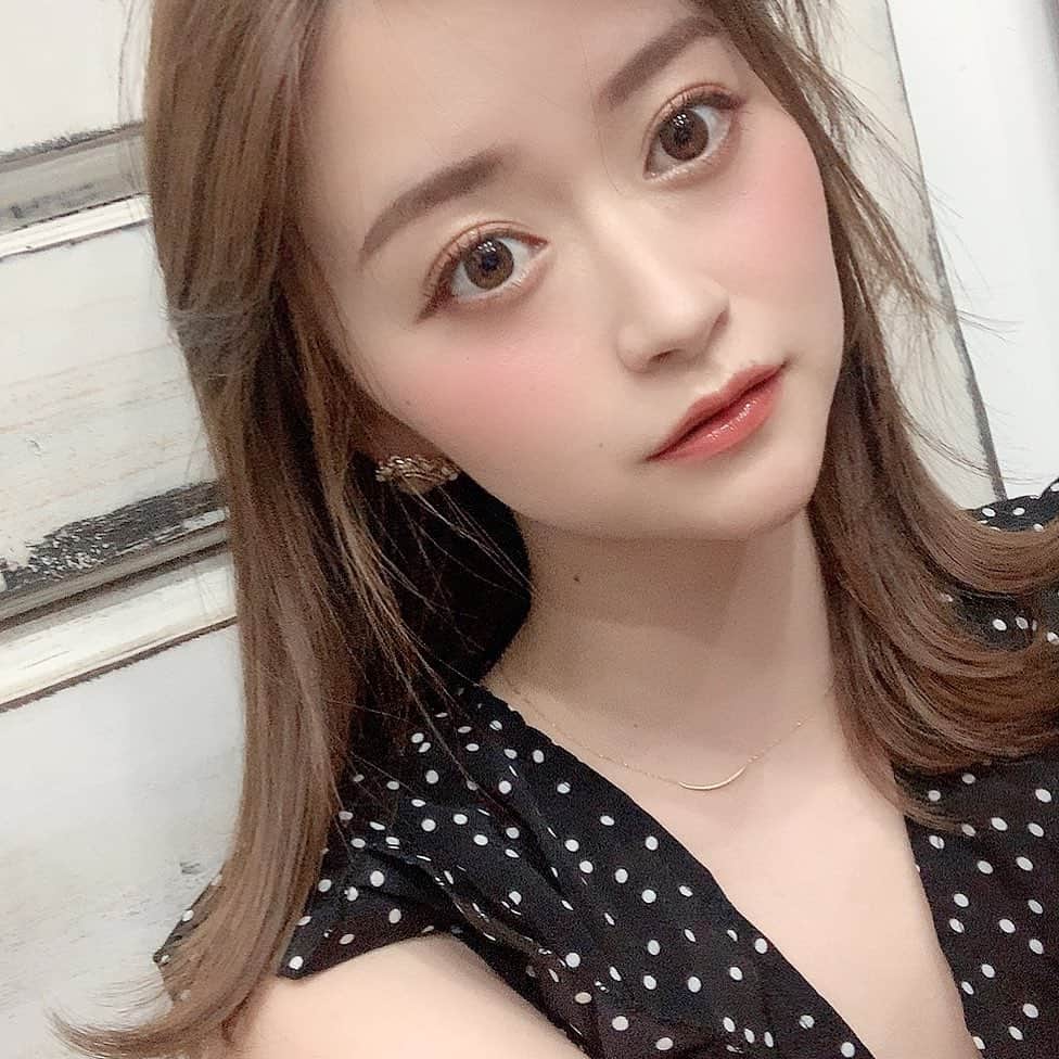中沢結のインスタグラム：「﻿ 最近のメイク事情ت♡︎﻿ 梅雨時期は髪の毛だけじゃなくて、まつ毛もカールが落ちてしまうから、﻿ パリジェンヌラッシュリフトしたよ〜﻿ ﻿ @yun.07s さんに施術して頂きました🧺🤍﻿ 柔らかなソファで横になりながら、yun.さんと楽しくお話してたあっという間のリラックスタイムでした！！﻿ ﻿ 忙しい朝もビューラーなしでマスカラ塗ればいいだけだから、楽チン〜〜」