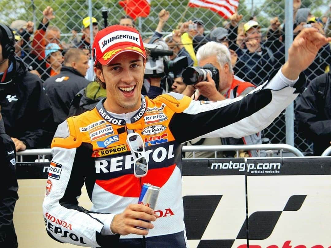 MotoGPさんのインスタグラム写真 - (MotoGPInstagram)「#OnThisDay at the 2009 #BritishGP @AndreaDovizioso took his first #MotoGP win 🏆 Can he mark the anniversary in style today? 🤔 #AndaluciaGP 🏁 #SwipeLeft #AD04 #Dovizioso #MotoGP #Motorcycle #Racing」7月26日 14時45分 - motogp