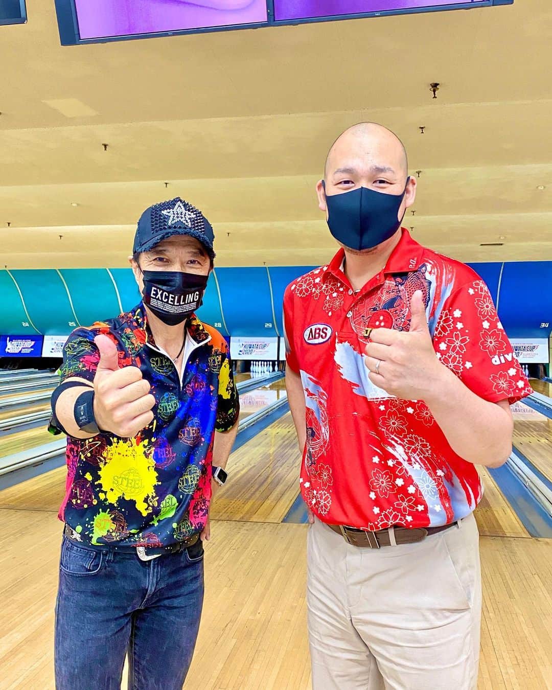 黒田アーサーのインスタグラム：「YouTubeレッスン動画をいつも見てる加藤裕哉プロとボウリングマガジンの連載コラムで対談させて頂きました😊🙌 加藤Ｐのレッスン動画は本当に分かりやすくて勉強になるんです！そして面白い！🤣加藤Ｐファンはとても多いんですよねー😉👍あの長身からしなやかなフォームで放たれるボウリングは本当に美しいです‼️対談で贅沢にも個人レッスンもして頂きました😉✌️掲載号をお楽しみにして下さい！！ #加藤祐哉プロ  #加藤Ｐ #日本のショーンラッシュ #youtuber  #ボウリングマガジン #連載コラム  #ゲスト対談 #bowling #볼링 #東京ポートボウル #公式アンバサダー #黒田アーサー #ボウリング好きな人と繋がりたい  #ボウリング愛 #アンコキーヌキャップ」