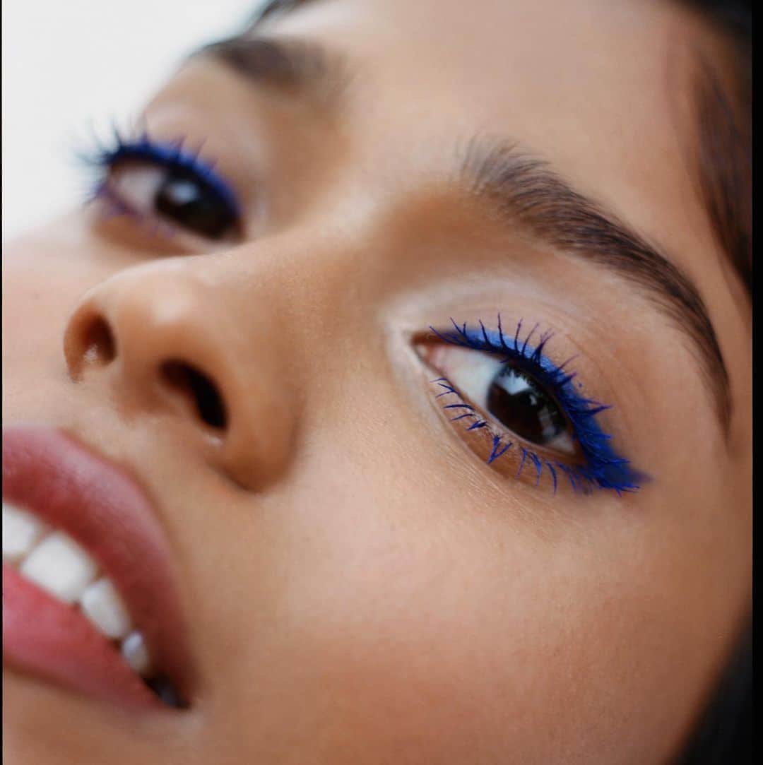 H&Mさんのインスタグラム写真 - (H&MInstagram)「Favourite eye makeup trend: azure blue to match the ocean. 💙 #HMBeauty」7月26日 15時18分 - hm