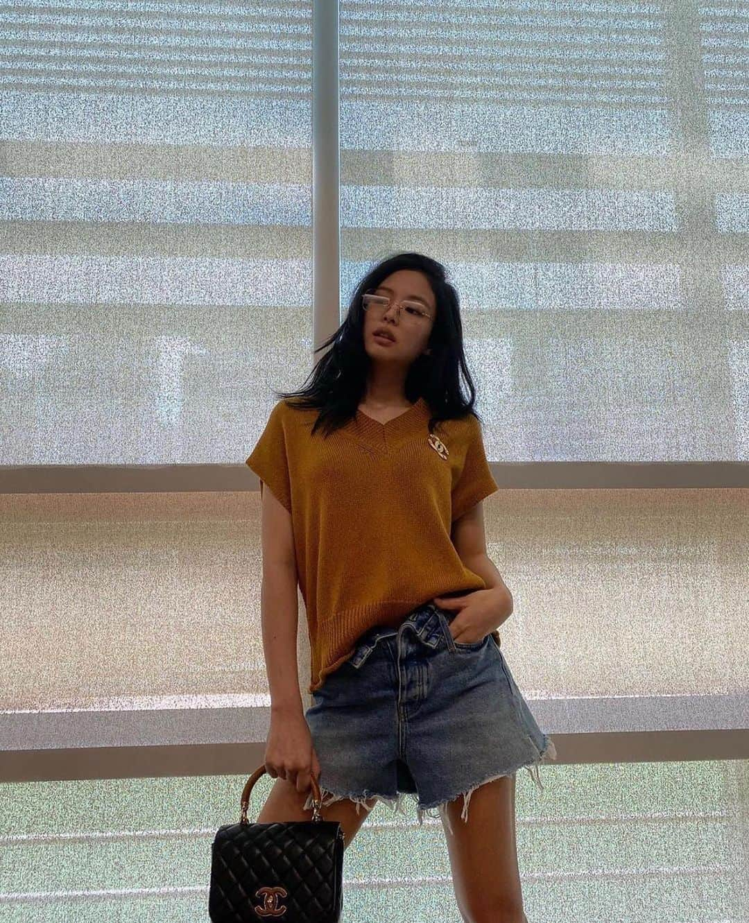 I.T IS INSPIRATIONさんのインスタグラム写真 - (I.T IS INSPIRATIONInstagram)「All you need for summer is the classic denim shorts. - @jennierubyjane looks absolutely 🔥 in @alexanderwangny Bite denim shorts! - #ITHK #ITisInspiration #alexanderwang #tbyalexanderwang #denimshorts #jennie #blackpink」7月26日 15時38分 - ithk