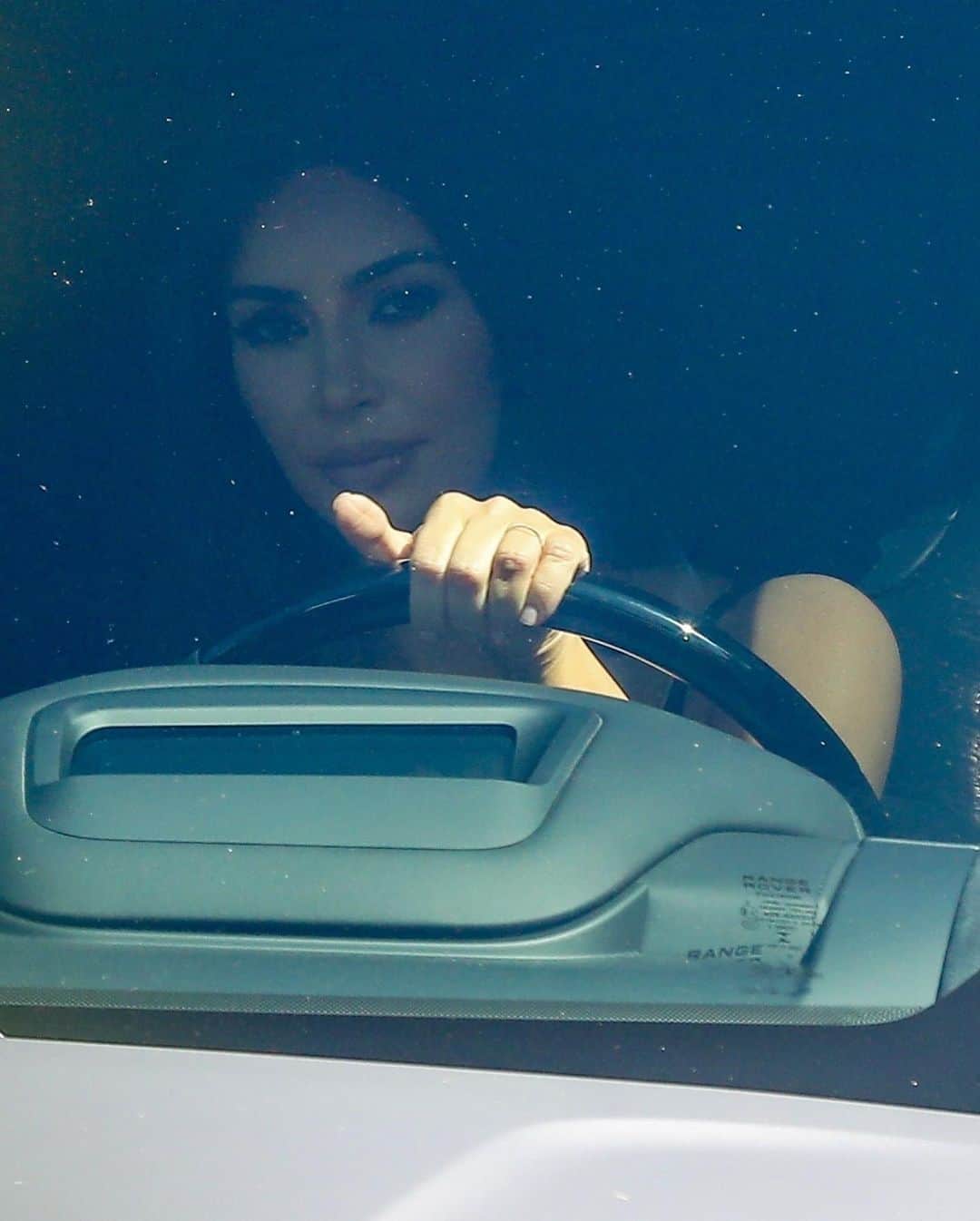 Just Jaredさんのインスタグラム写真 - (Just JaredInstagram)「@kimkardashian is seen out on a drive shortly after husband Kanye West publicly apologized to her for what he said at a recent campaign rally.  #KimKardashian Photo: Backgrid」7月26日 15時53分 - justjared