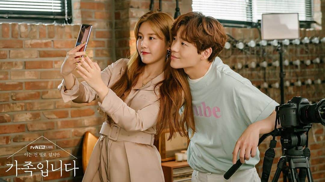 tvN DRAMA【韓国】さんのインスタグラム写真 - (tvN DRAMA【韓国】Instagram)「영원한 막내, 지우 굿바이💕 ⠀ #tvN #월화드라마 #아는건별로없지만가족입니다 #가족입니다 #한예리 #김지석 #추자현 #정진영 #원미경 #신재하」7月26日 16時14分 - tvn_drama