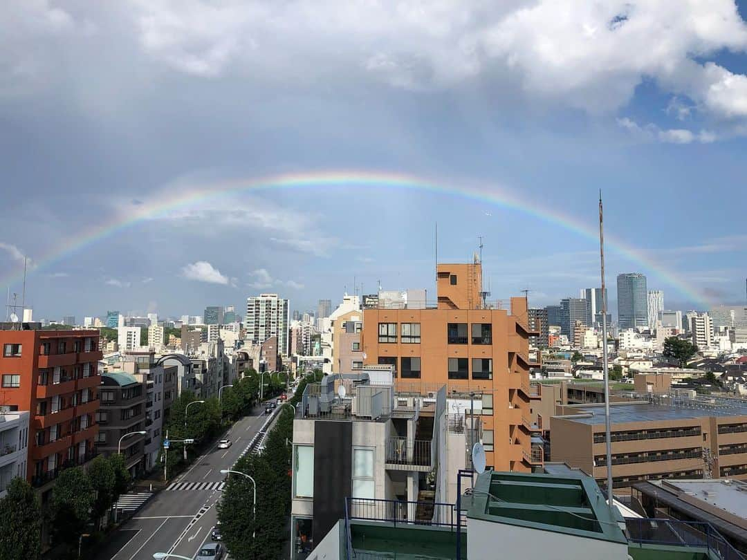 亀田誠治のインスタグラム：「虹がみえます！今！🌈」