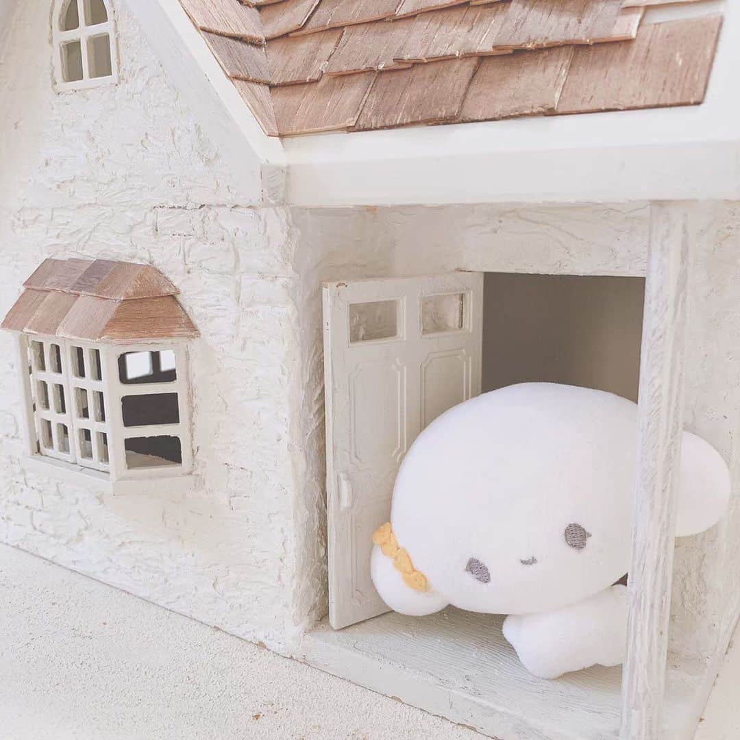 こぎみゅん（サンリオ）のインスタグラム：「落ち着くみゅん〜･･♪ みんなにも遊びにきてほしいみゅん･･♡  #サンリオ #キャラクター #小麦粉の妖精 #こぎみゅん #sanrio #character #cogimyun」