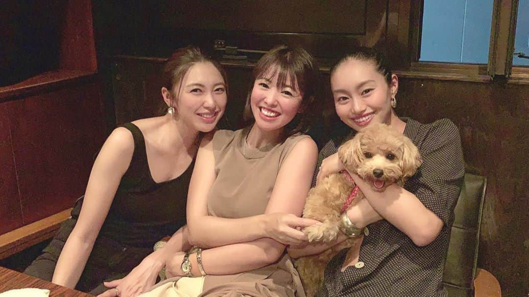 足立かりんさんのインスタグラム写真 - (足立かりんInstagram)「😍🥰😘 #あやなとしーちゃん #やっといけたよ焼肉 #美人で性格真っ直ぐってなに #こんなことあるのか #ホントに大好きな2人 #しゃべってるとこっちまで性格良くなる #定期開催です #近況報告相談会です #焼肉女子部 @ayn120  @shiolikutsuna」7月26日 16時39分 - karinadachi