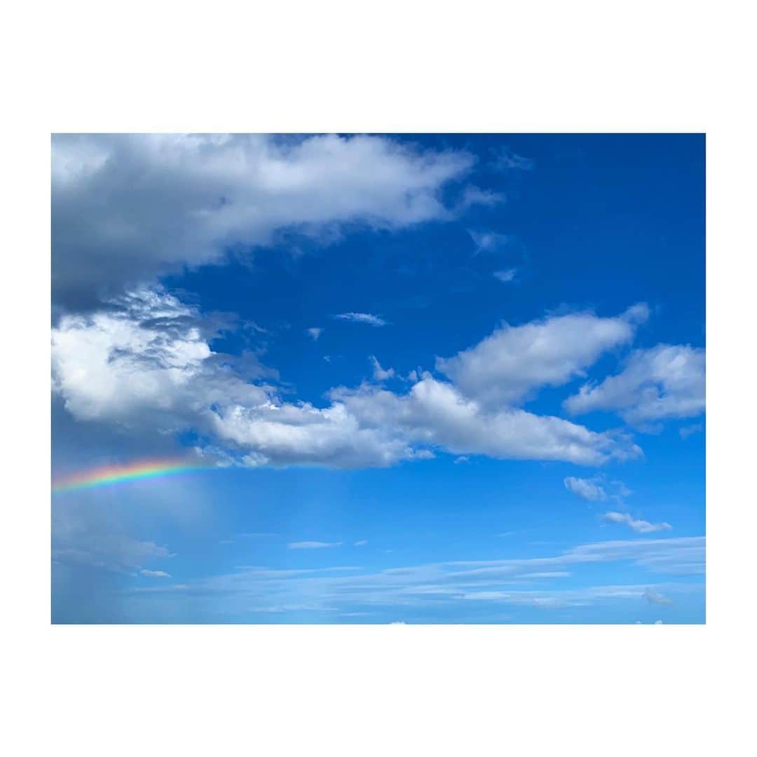 外岡えりかさんのインスタグラム写真 - (外岡えりかInstagram)「. 空からの贈り物🌈✨🙏  #虹 #rainbow」7月26日 16時44分 - erica_tonooka