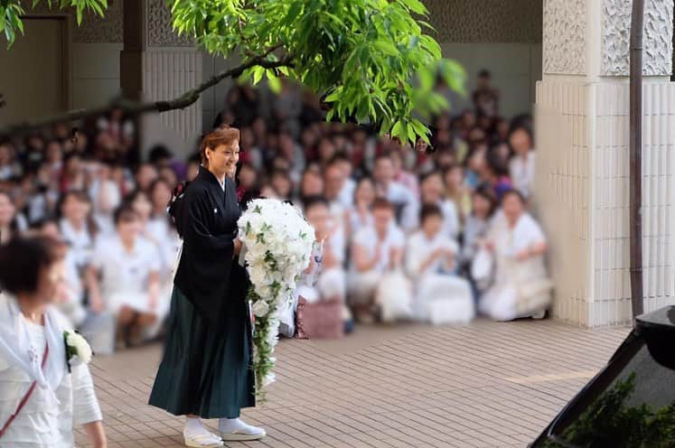 瑞羽奏都（水谷美月）さんのインスタグラム写真 - (瑞羽奏都（水谷美月）Instagram)「7.26  ‪2015年7月26日。‬ ‪宝塚歌劇団生徒として過ごした最後の日。 卒業して5年が経ちました。時の流れは本当に早いです。 ‬ ‪この日1日中見た様々な光景は今でも鮮明に覚えてる最高の思い出。 沢山の方への感謝と多くの事を学ぶことができ、人として成長できる場所。そして、夢と希望が沢山詰まった最高の空間だったなぁと。‬  ‪この経験がなかったら、今の自分はいなかった。  全ての皆様そして出来事…出逢ってくださり、本当にありがとうございます。感謝✨✨✨  これからも全力投球！ 前進あるのみ！！  ちなみにラストの楽屋出で、ファンの皆様の"サイラモナムール"の大合唱はかなり驚いたけど、それ以上に嬉しくて心の中では、大感動の大号泣でした😭(←今更言ってすみません😅) 私も… 「死ぬまで、皆さん忘れないーよーー🎶」 いつもありがとうございます💕  #7月26日 #卒業 #卒業記念日  #宝塚 #宝塚歌劇団 #90期 #男役  #月組 #瑞羽奏都 #1789バスティーユの恋人たち  #感謝 #感謝の気持ち」7月26日 17時03分 - mizuki.m_mizuha